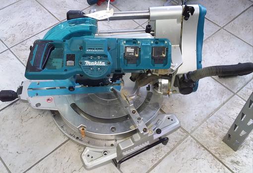 Makita brushless miter saw $400